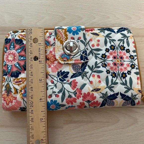 EUC - Vera Bradley Turnlock Wallet in Enchanted Mandala - Picture 12 of 12